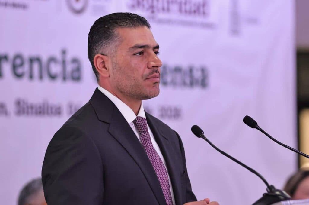 Omar García Harfuch, secretario de Seguridad, durante una conferencia en la que se discuten logros en seguridad pública.