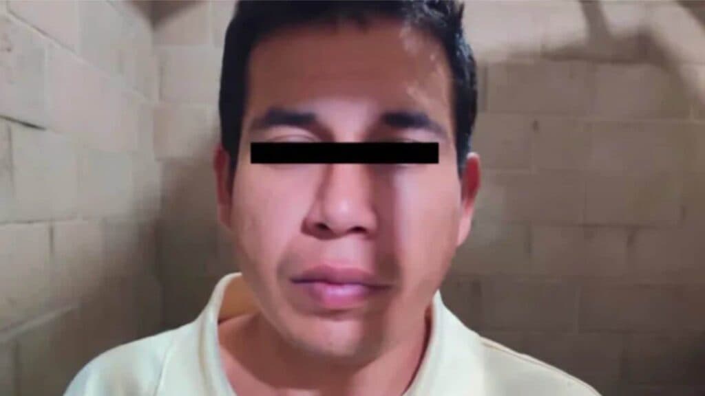 Hombre detenido por feminicidio de una niña en El Salto, Jalisco, con expresión seria en un entorno de prisión.
