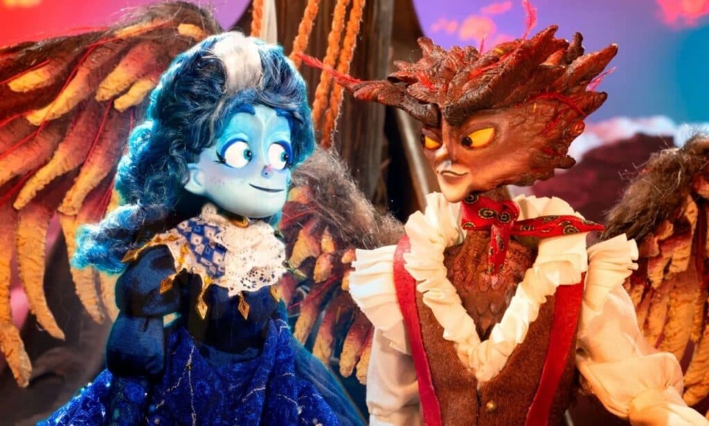Personajes de la película animada "Soy Frankelda", en técnica stop-motion, interactuando en un colorido fondo.