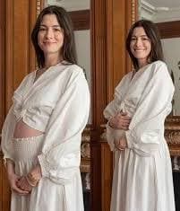 Anne Hathaway sonríe mientras muestra su avanzado embarazo en un video emotivo, compartido con sus seguidores en redes sociales.