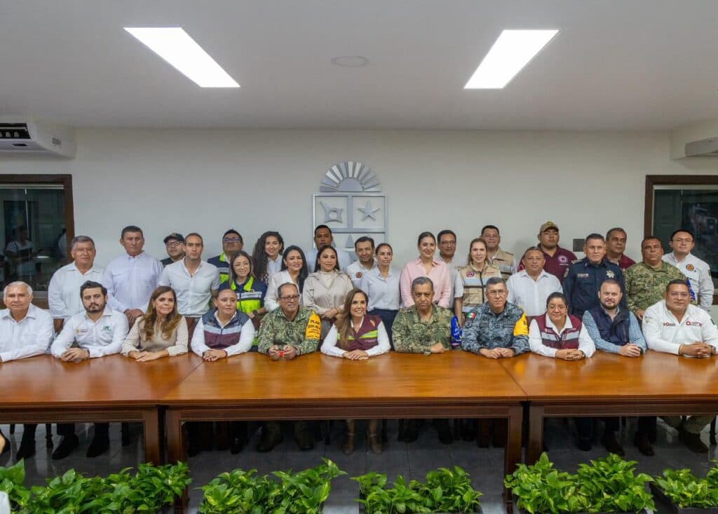 Estefanía Mercado y autoridades estatales se reúnen en el Palacio de Gobierno para la sesión del Consejo Estatal de Protección Civil 2026.