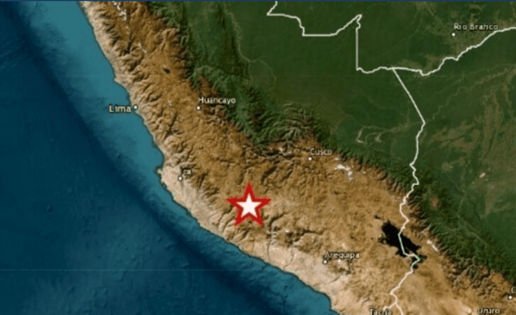Mapa de Perú mostrando la ubicación del epicentro del terremoto de 7.2 en la región de Ayacucho, con una estrella roja