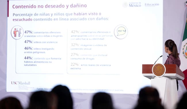 Claudia Sheinbaum presenta datos sobre contenido dañino para niños en conferencia de prensa en Palacio Nacional.
