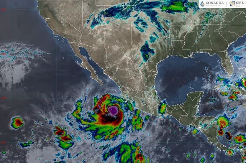 Huracán Rachel en el océano Pacífico, mostrando su trayectoria hacia el noroeste y áreas afectadas en México, con posibles lluvias intensas.