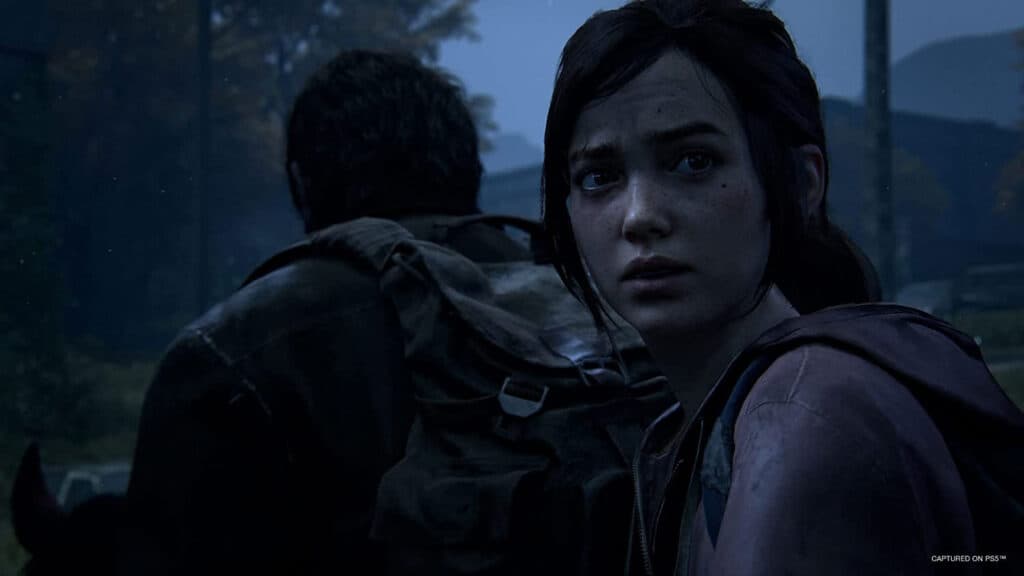 Personajes de The Last of Us en un entorno sombrío, reflejando la tensión y emoción de la narrativa del videojuego.