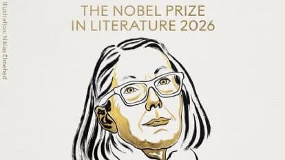 Anne Carson, galardonada con el Premio Nobel de Literatura 2026, retratada con un fondo claro y un estilo artístico distintivo.