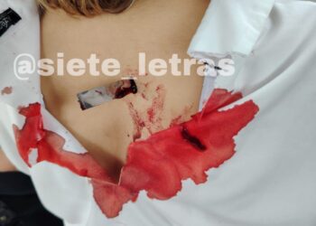 Filtran video de indigente que apuñaló a joven