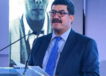 Citan a exgobernador de Chihuahua por denuncia