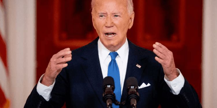 Casa Blanca niega que Biden planeé dejar su candidatura