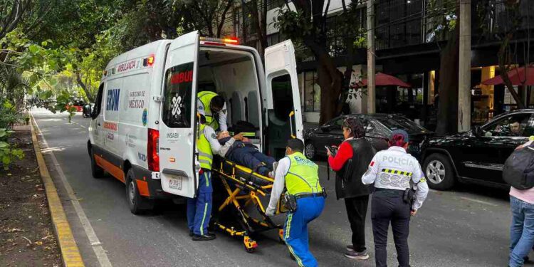 Hombre de 60 años es atropellado por motoneta en Condesa
