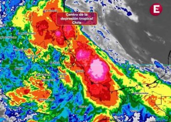 ‘Chris’ se degrada a depresión tropical sobre Veracruz y avanza en México