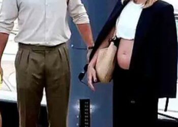 Margot Robbie presume su pancita de embarazo