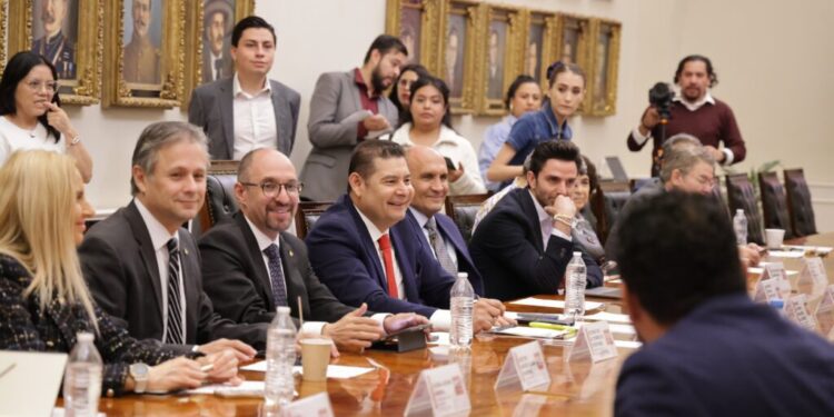 Armenta de la mano con las MIPyMES para el impulso de la economía familiar