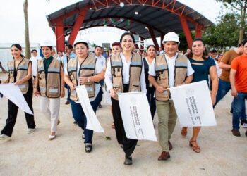 Inicia Estefanía Mercado su programa de obras públicas en Puerto Aventuras