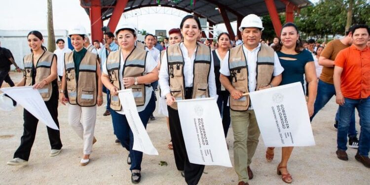 Inicia Estefanía Mercado su programa de obras públicas en Puerto Aventuras