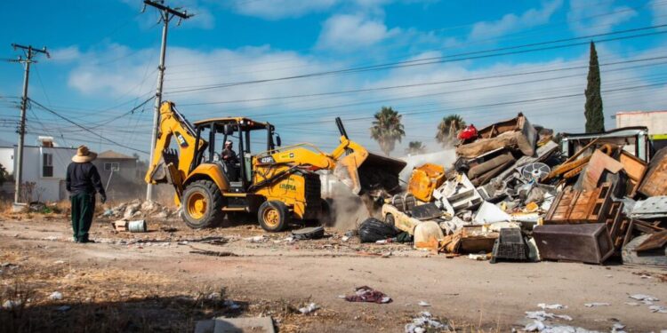 Refuerza Gobierno Municipal acciones de mejoramiento urbano en el Ejido Ojo del Agua, y las colonias Jardín Dorado y El Pípila